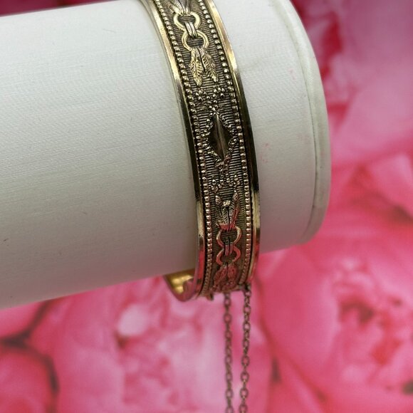 VTG Whiting & Davis 1950s Gold-Tone Hinged Cuff Bracelet - Picture 2 of 15